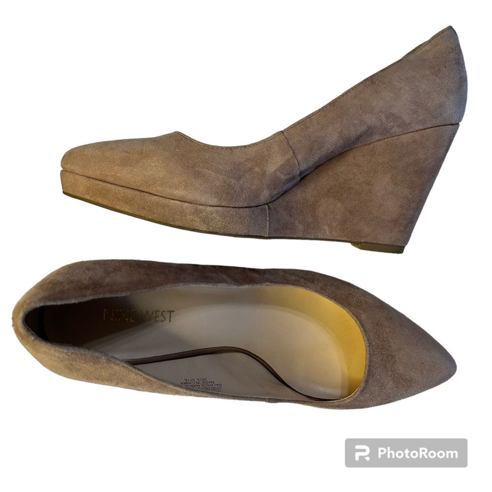 Nine West Leighton wedge nude taupe suede pump 10
